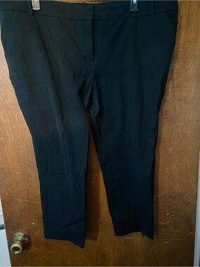 24w women’s black capris pants by Ava & viv like new.